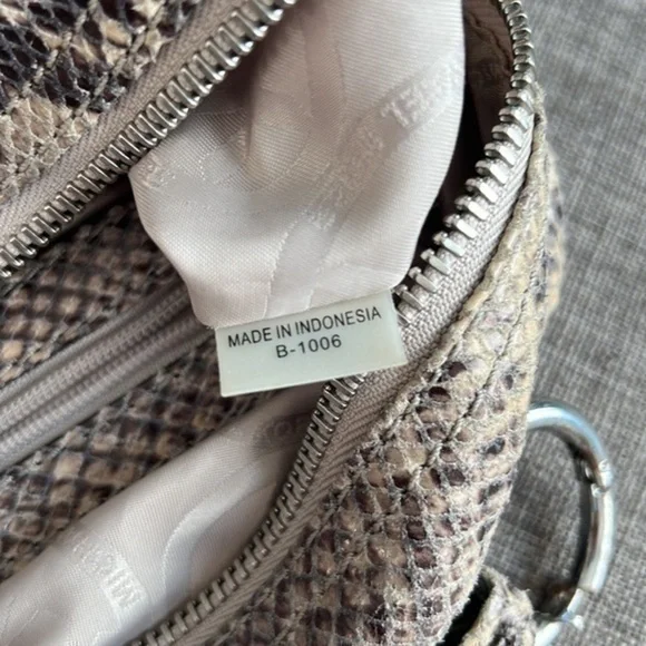 Michael Kors Purse - Picture 4 of 13